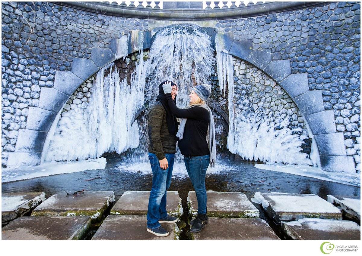 Babybauch Bonn
Babybauchfotograf Angela Krebs Köln Bonn Düsseldorf NRW Schwangerschaft im Winter_0009